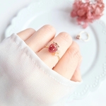 【いちご│本物のお花】『1月誕生石』ガーネットカラーの花いちごのリング  指輪 レジンリング 赤 花