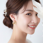 【選べる！ゴールドフラワー×淡水パール×クリスタルが輝くチェーン ピアス/イヤリング】ウエディング 結婚式 お呼ばれ 金属アレルギー対応 ギフト オケージョン 揺れる ブライダル 母の日 ギフト