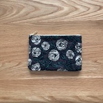 ○ ミナペルホネン　rosy  お薬手帳ポーチ　ミナペルホネン の刺繍生地　