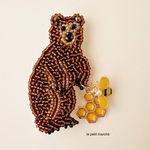 熊とはちみつのビーズ刺繍ブローチ