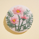 コスモスの刺繍ブローチ