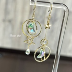 くるくるリング三日月と星アシンメトリー★ピアスorイヤリング(オーロラブルー)水色青惑星宇宙魔法