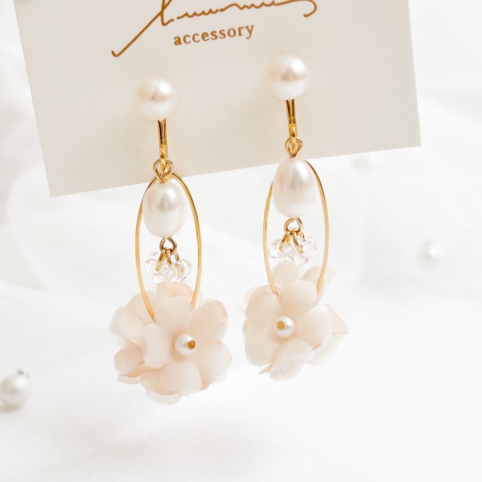 メディア着用】ゴールドフラワーと紅茶染め布花のイヤリング ピアス 