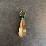 真鍮×レザーの携帯靴べら　時とともに育つ上質な道具