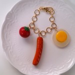 プチトマトとウインナーとたまごのバッグチャーム