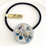 ❁お花のラウンド❁ パープルブルー〔ヘアゴム  ポニーフック ブローチ〕ハンドメイド レジン かすみ草 ドライフラワー