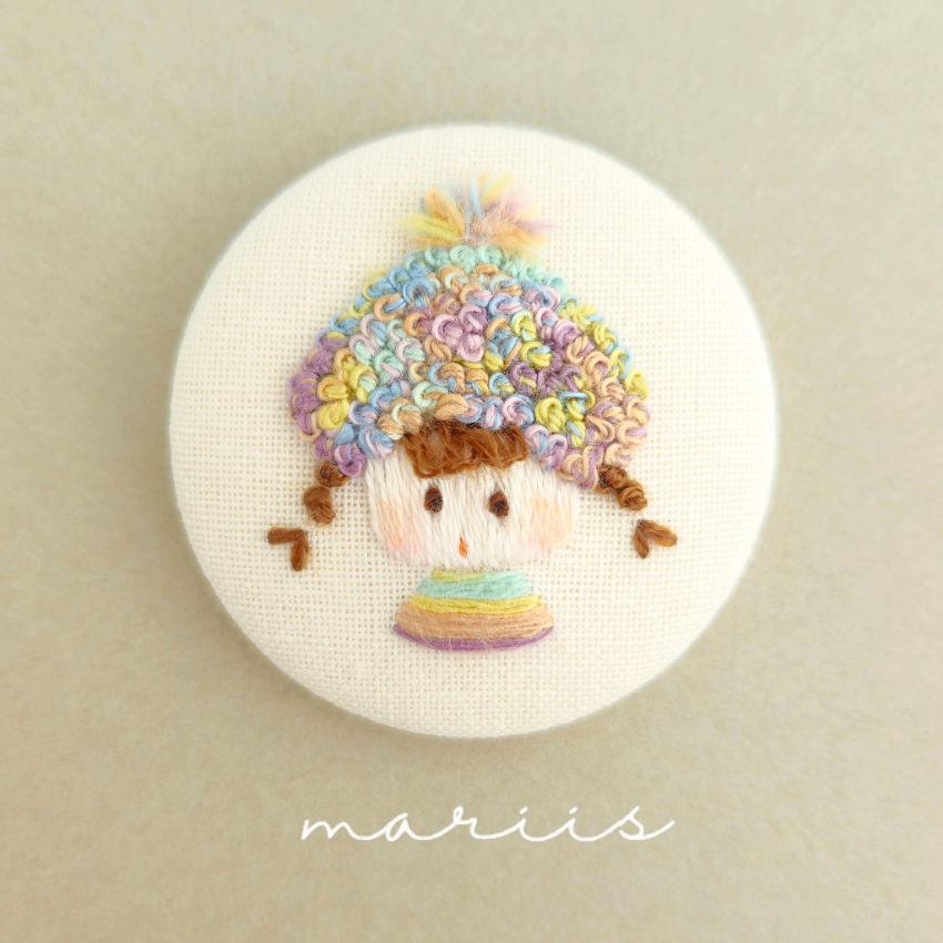 ひまわりの刺繍くるみボタン(選べるブロ―チ/ヘアゴム/スマホグリップ