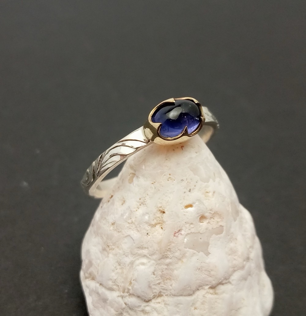 1点もの アイオライト ハンドエングレービングシルバーリング 12号 5,180円