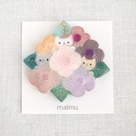 お花にかくれる猫たちブローチ