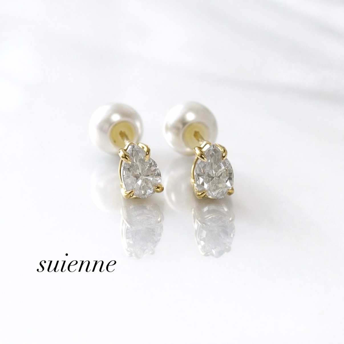 透明感揺れる ペアシェイプ モアサナイト ピアス（ゴールド × パールキャッチ）上品で洗練 10,350円