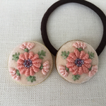 刺繍ヘアゴム&ブローチSガーベラ(サーモンピンク)
