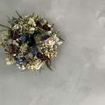 春の草花のシックなラウンドリース
