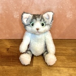 ハチワレのサバ白猫　ぬいねこ