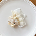 ビーズ刺繍ブローチ