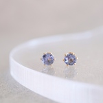 タンザナイト　一粒ピアス　12月誕生石　３ｍｍ　サージカルステンレス　金属アレルギー対応　小さい　小粒　付けっぱなしOK　金アレ対応　極小　天然石