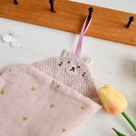 名入れ可！ループ付きタオル　ピンク猫ちゃん（リボンとちょうちょ柄)
