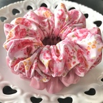 💓ワンコイン💓満開のバラ園🌹さらにもこもこ✨シフォンシュシュ❤(ピンク系×いちご🍓)