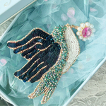 ★幸運のツバメ刺繍ブローチ★コッパーブルー