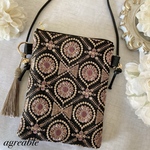 《new》🥀インド刺繍ポシェット　インド刺繍ポーチ　インド刺繍サコッシュ　インド刺繍スマホポシェット　　　タッセル付き　＊ショルダー紐はワックスコード又はチェーンをお選び下さい。