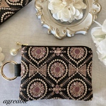 《new》🥀インド刺繍　インド刺繍ポーチ　インド刺繍生地　刺繍ポーチ　ポーチ　コスメポーチ　モバイルポーチ　カード入れ　ギフト　フェイクレザー　パールチャーム付き