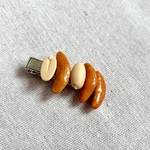 【ヘアクリップ】柿ピー　フェイクフード   個性派アクセサリー　食品サンプル