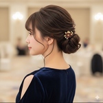 🎄クリスマスローズの髪飾り🎄　Xmas パーティ　ヘアクリップ　ヘアコーム　ヘアアクセサリー　ディップアート　ディップフラワー