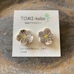 お花のピアス(陶器)／イヤリング