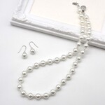 【８㎜＆３㎜】ホワイトパールネックレス＆ピアス／イヤリングセット