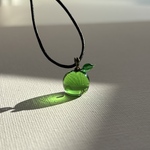 Green Appleネックレス　ガラスのアクセサリー　チョーカー　長さ調節付き　青リンゴ　