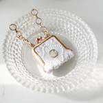【夏におススメ】プチがま口チャーム｜ホワイト × ゴールド刺繍｜インド刺繍リボン がま口 プチギフト プレゼント バッグチャーム 花柄 コインケース 小銭入れ 薬入れ キーホルダー
