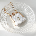 【夏におススメ】プチがま口チャーム｜ホワイト × ゴールド刺繍｜インド刺繍リボン がま口 プチギフト プレゼント バッグチャーム 花柄 コインケース 小銭入れ 薬入れ キーホルダー