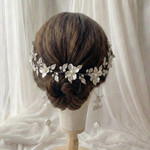 お花とリーフの小枝ヘアアクセサリー　シルバー　ブライダル　結婚式　水晶　ヘアアクセサリー　前撮り　ヘッドドレス　ティアラ　成人式　パール
