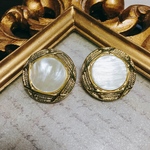 大ぶりボタンピアス