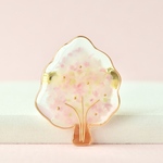 春コーデに添える◎桜の木ブローチ つやっとうるおい透明感 クリア ピンク 繊細 手描き 花見 春の贈り物 ギフト 