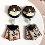 ラグドール 猫 翡翠ビーズ ウッドボタンチロリアン刺繍タッセル おしゃれピアス  猫イヤリング 天然石 ガラス 個性的 レトロポップ