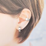 【再販×27】〈痛くない〉〈挟めるだけ〉～2Way～シルバーフラットリングイヤリング・フェイクピアス・イヤーカフ・ノンホールピアス〈直径約14㎜幅約5㎜〉(両耳用)(調節可能)  管理No.1439
