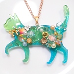 猫のネックレス パール 薔薇  レジン ビジュー マルチカラー   青 緑 春 ねこ 