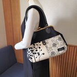 北欧調パネル柄のがま口バッグ♪