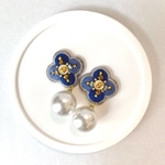 Bindi〜Midnight Blue ×Grand Pearl  刺繍とビーズと大粒パールのイヤリング/ピアス　