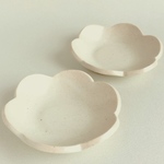 陶器の花小皿〈送料込〉＿アイボリーマット