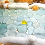 海辺の輝き　淡い青色系小型サイズ　カケラクラス（シーグラス）