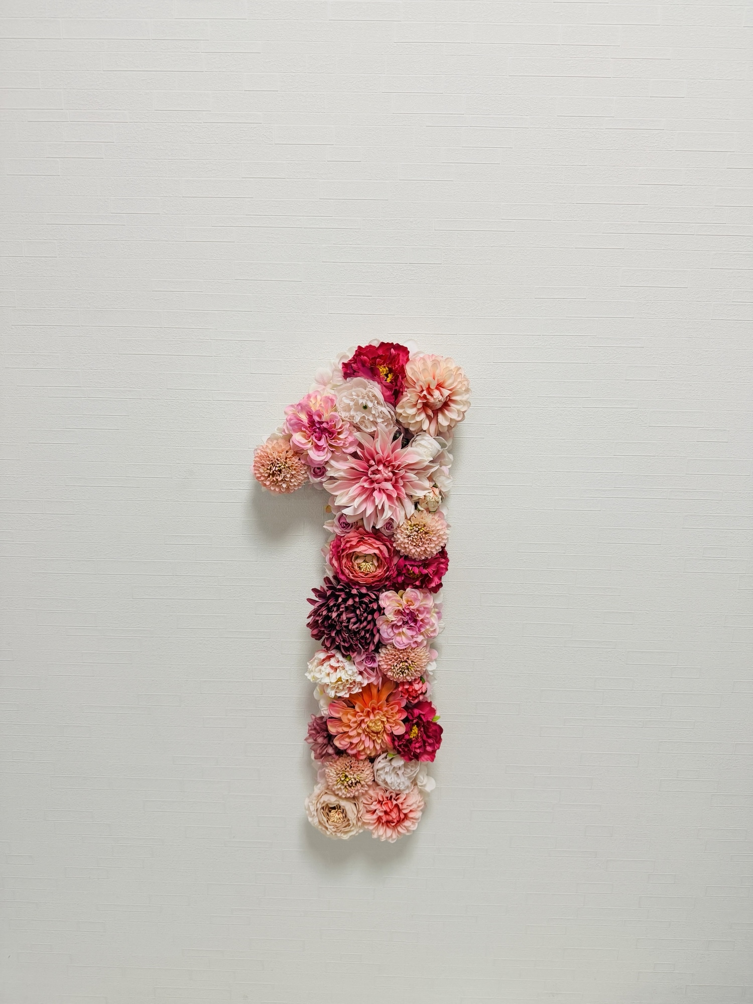 1点物ピンク系3歳Birthday用フラワーナンバー3（高さ約30cm厚さ約7cm）｜お花たっぷり記念フォト・誕生日・フォトスタジオ・撮影小物・アーティフィシャルフラワー