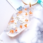 ホテルキー風キーホルダー｜金木犀ドライフラワー｜透明レジン｜大人可愛いナチュラルアクセサリー
