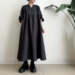 長袖ワンピース　* Cotton Linen 素材 *　地模様のある素材　
