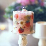 イチゴちゃんのボタニカルキャンドル(無香料、ストロベリークォーツ付)