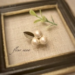 white berry  ホワイトベリーのブローチ〈original〉kiska・antique  gold