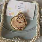 うさぎ刺繍ブローチ（きなこ）