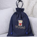 刺繍が選べる！撥水素材の持ち手付き巾着袋(Mサイズ)/名入れ可能