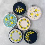 【期間限定・特別販売】ミモザの刺繍枠の壁飾り　
