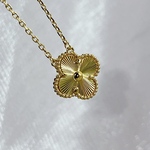 高品質 ゴールド ギヨシェ彫「希望・信仰・愛情・幸福」四葉 クローバー ネックレス 刻印あり